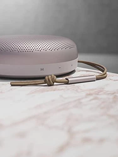 Bang & Olufsen Beosound A1 2nd Gen Nešiojama belaidė Bluetooth kolonėlė su balso asistentu, Rožinė