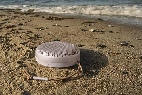 Bang & Olufsen Beosound A1 2nd Gen Nešiojama belaidė Bluetooth kolonėlė su balso asistentu, Rožinė