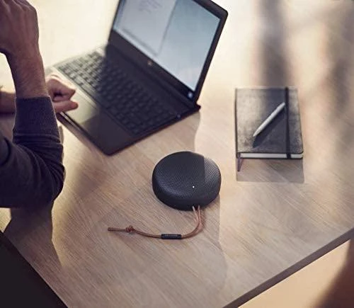 Bang & Olufsen Beosound A1 2nd Gen Nešiojama belaidė Bluetooth kolonėlė su balso asistentu, Juodos antracito spalvos