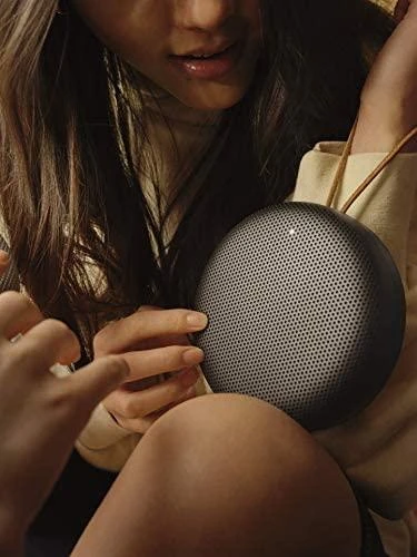 Bang & Olufsen Beosound A1 2nd Gen Nešiojama belaidė Bluetooth kolonėlė su balso asistentu, Juodos antracito spalvos