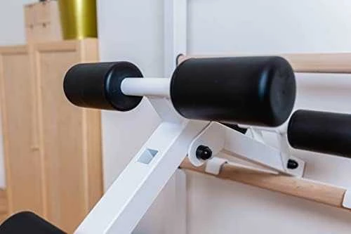 Medinė-metalinė gimnastikos sienelė su metaliniu skersiniu BenchK 511