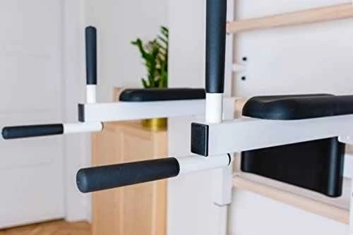 Medinė-metalinė gimnastikos sienelė su metaliniu skersiniu BenchK 511