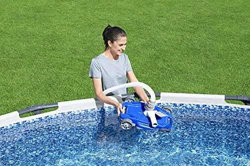AquaDrift baseino siurblys naudojimo metu
