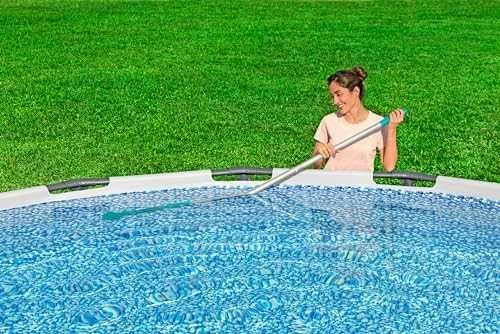 Bestway Aquasurge baseino siurblys naudojimo metu