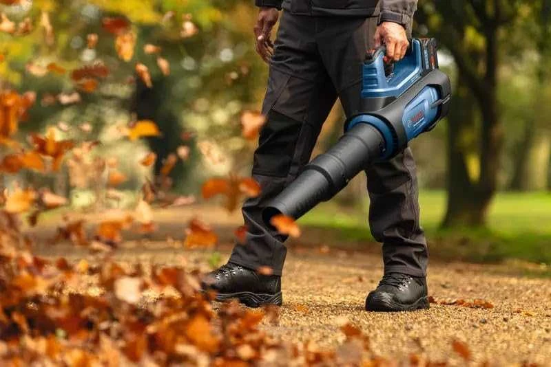 Akumuliatorinis lapų pūstuvas BOSCH GBL 18V-800