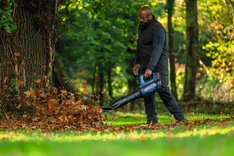 Akumuliatorinis lapų pūstuvas BOSCH GBL 18V-800