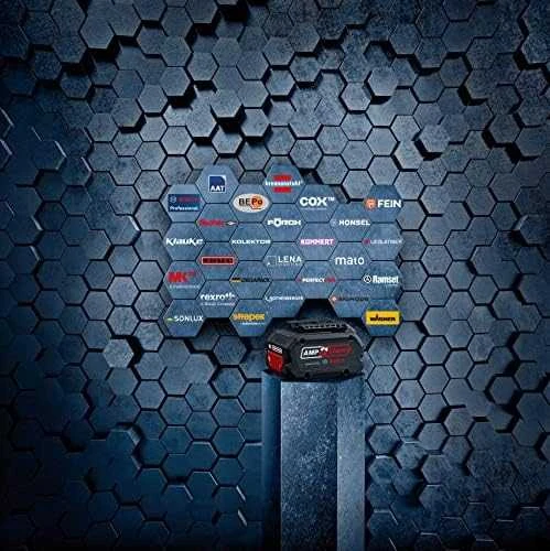 Bosch 18V akumuliatorius prieš logotipų sienelę