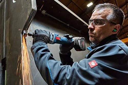 Bosch akumuliatorinė tiesinė šlifuoklio mašinėlė darbo metu