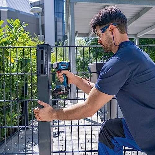 Bosch akumuliatorinis smūginis suktuvas dirbant lauke