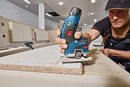 Bosch Akumuliatorinė rankinė freza GKF 12V-8, 2x3.0Ah, ACC