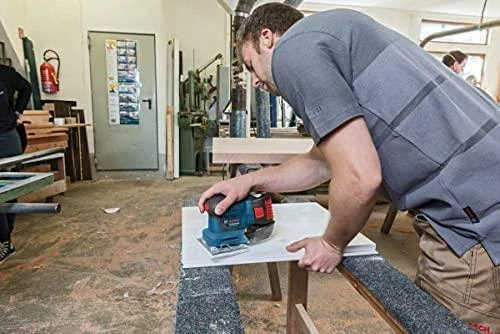 Bosch Akumuliatorinis vibracinis šlifuoklis GSS 18V-10, be akumuliatoriaus ir kroviklio