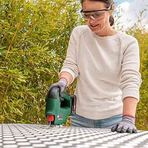 Bosch EasySaw 18 naudojimas lauke