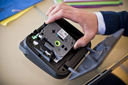 Etiketės spausdintuvas - Brother P-touch D210VP Terminis perdavimas, QWERTZ klaviatūra, 12mm