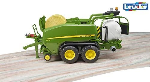 Traktoriaus su priedais Bruder John Deere