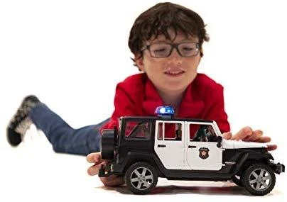 BRUDER policijos džipas Wrangler, su policininku ir priedais, 2526