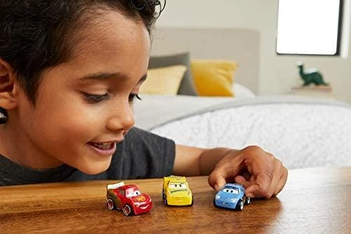 Mattel CARS 3 automodelių rinkinys Mini Lenktynininkai, 3vnt., GKG01