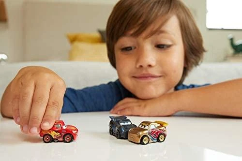 Mattel CARS 3 automodelių rinkinys Mini Lenktynininkai, 3vnt., GKG01