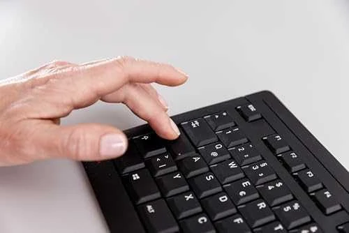 CHERRYSTREAMBLACK Klaviatūra - BELAIDIS USB ČEKIŠKAS