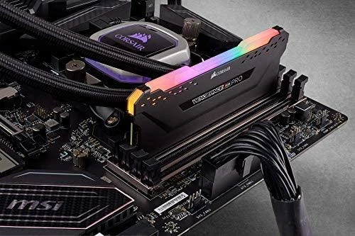 Corsair Vengeance RGB atminties modulis pagrindinėje plokštėje