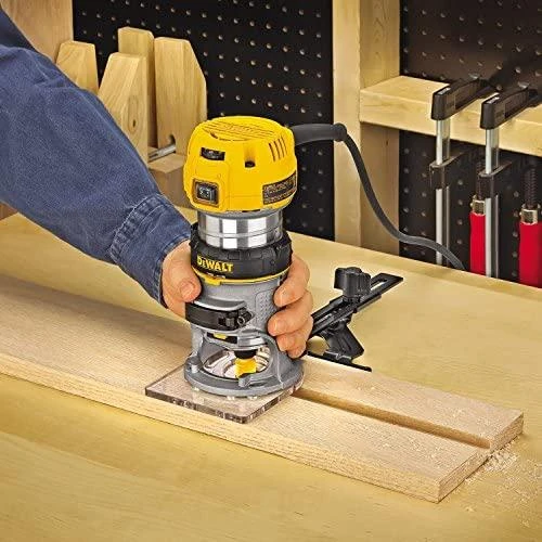 Kantų freza DEWALT  900W D26200