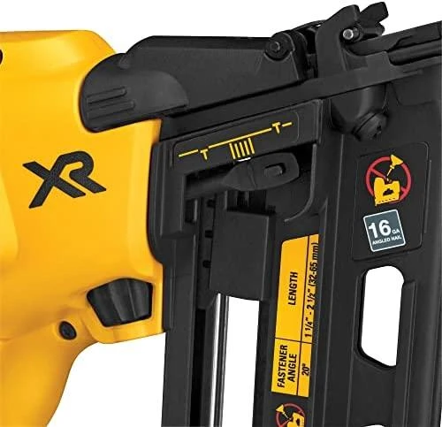 DeWalt viniakalio gylio nustatymo mechanizmas ir techninė etiketė