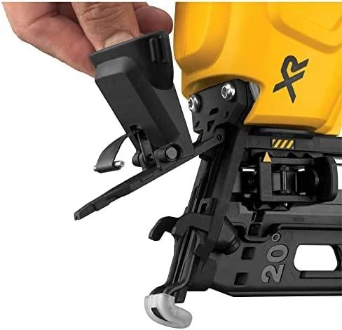 DEWALT akumuliatorinis viniakalis DCN660D2 18V 16Ga 32-63mm 2 x 2.0Ah bešepetėlinis