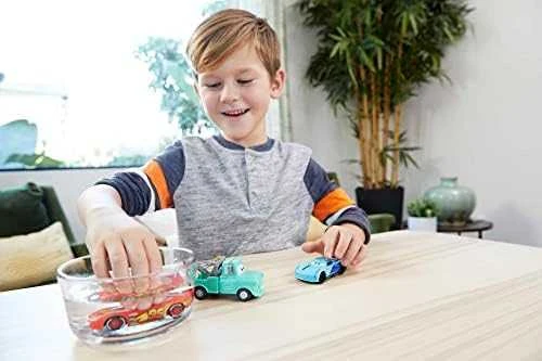 Mattel Cars transporteris Makas su žaidimų aikštele