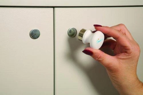 Dreambaby Laikiklis Magnetic Grip Safe (1 laikiklis + 4 įklotai)