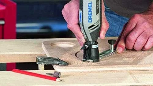Bosch 678 Tiesių linijų ir apskritimų pjoviklis