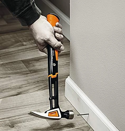 Fiskars Plaktukas dailidei su viniatraukiu M