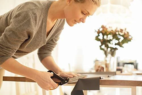 Fiskars Amplify žirklės naudojimo metu