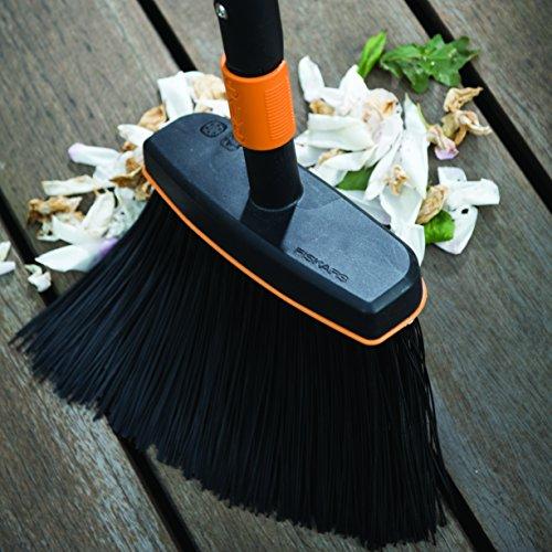 FISKARS Kiemo šluota (ilgais šeriais) QuikFit (1001415)