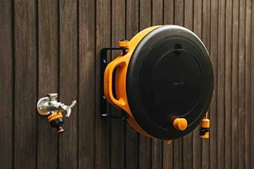 Fiskars Laistymo ratas su žarna 15m