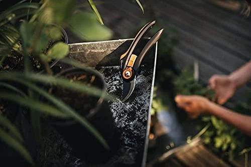 Fiskars Plus SmartFit sekatorius prasilenkiančiais ašmenimis (P541) 1057169