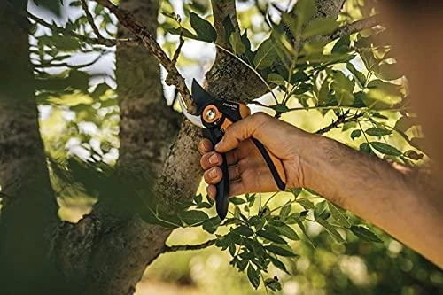 Fiskars Plus SmartFit sekatorius prasilenkiančiais ašmenimis (P541) 1057169