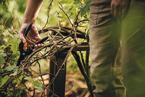 Fiskars SingleStep sekatorius prasilenkiančiais ašmenimis