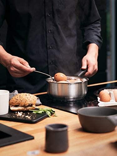 Fiskars Hard Face Nerūdijančio plieno keptuvė troškinimui 1,8 L / 18 cm