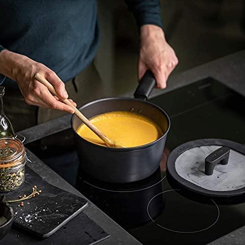 Fiskars Hard Face puodas padažams 2,5 L / 20 cm su dangčiu