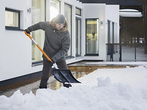 Fiskars SnowXpert kastuvas sniegui 1062828, juodas / oranžinis