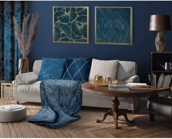 Eurofirany LIMITED COLLECTION MUSA2 Minkštas ir švelnus pledas, dekoruotas auksiniu bananų lapų raštu, 150X200 cm, spalva: tamsiai mėlyna / auksinė