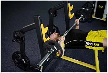 Gymrex štangos spaudimo suoliukas atliekant pratimą