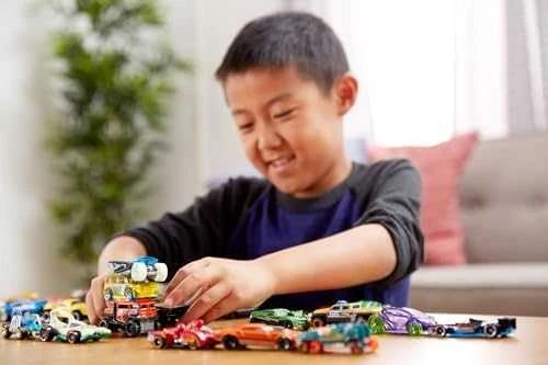 Mattel Hot Wheels 8 Automobilių Rinkinys su Išskirtiniu Modeliu