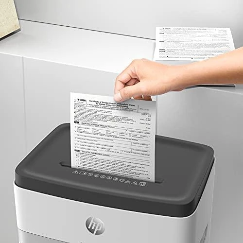 HP OneShred smulkintuvas - dokumento įdėjimo procesas