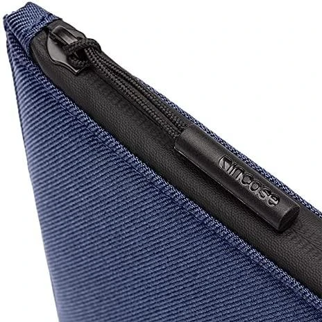 Incase Tamsiai mėlynos spalvos Apple MacBook Pro 16" ir 15"/16" nešiojamiesiems kompiuteriams skirtas korpusas Facet Sleeve