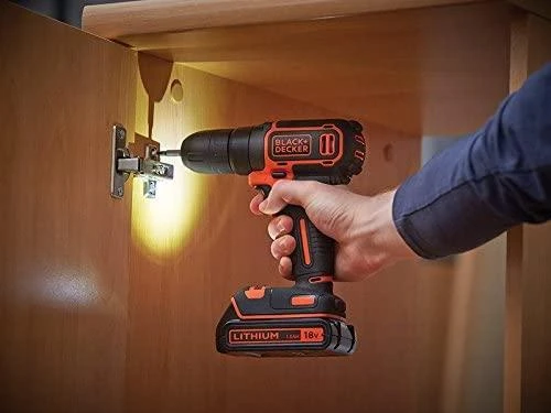 Black & Decker Juodas+DECKER WIERTARKO-suktuvas 18V 2x1.5Ah BDCDC18B