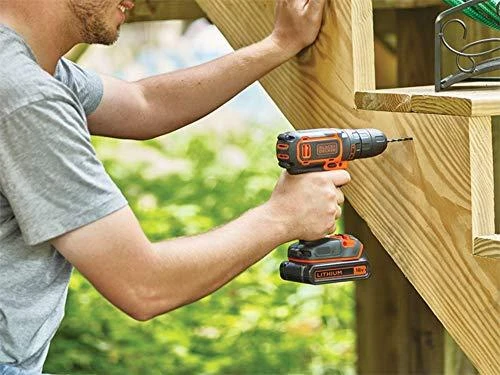 Black & Decker suktuvas-gręžtuvas naudojimo metu