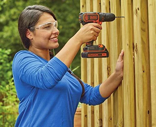 Black & Decker suktuvas-gręžtuvas naudojimo procese