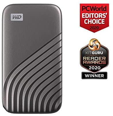 Kietasis diskas Western Digital „Sandisk WD 1TB My Passport SSD“ – nešiojamas SSD diskas, kurio skaitymo ir įrašymo greitis – 1050 MB/s, o įrašymo – 1000 MB/s, USB 3.2 Gen 2 – kosminės pilkos spalvos, EAN: 619659184001