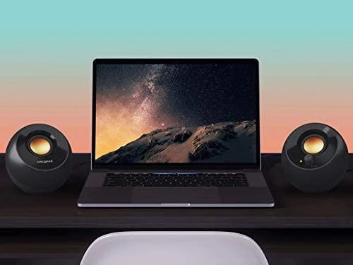 Kompiuterio kolonėlės Creative stalinės kolonėlės 2.1 „Pebble Plus“ su žemųjų dažnių garsiakalbiu, juodas
