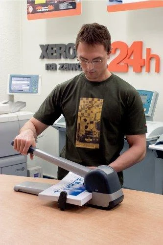 Skylmuša Leitz 5182, 2 skylių,pramuša iki 250 lapų, sidabrinė
